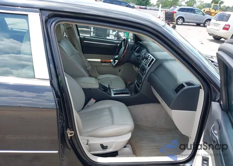 2006 Chrysler 300 из США, поврежденный, VIN 2C3KA63H56H435373